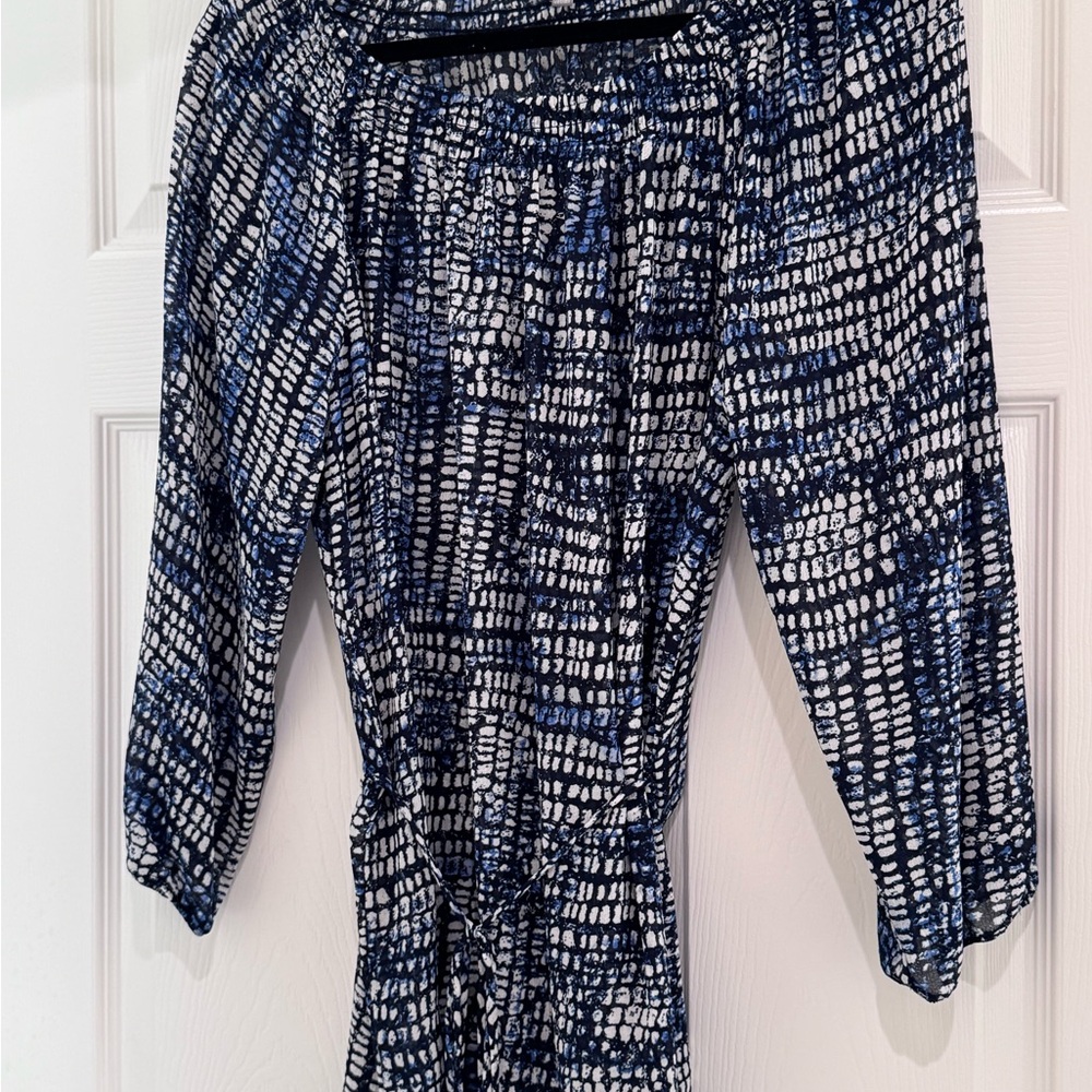 Daisy Fuentes Blue and White Patterned Belted Blouse